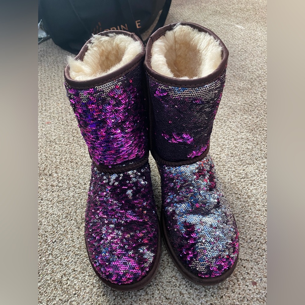 UGG Classic Short Sequin Boots Purple Silver Size 6 Holiday Party Rare